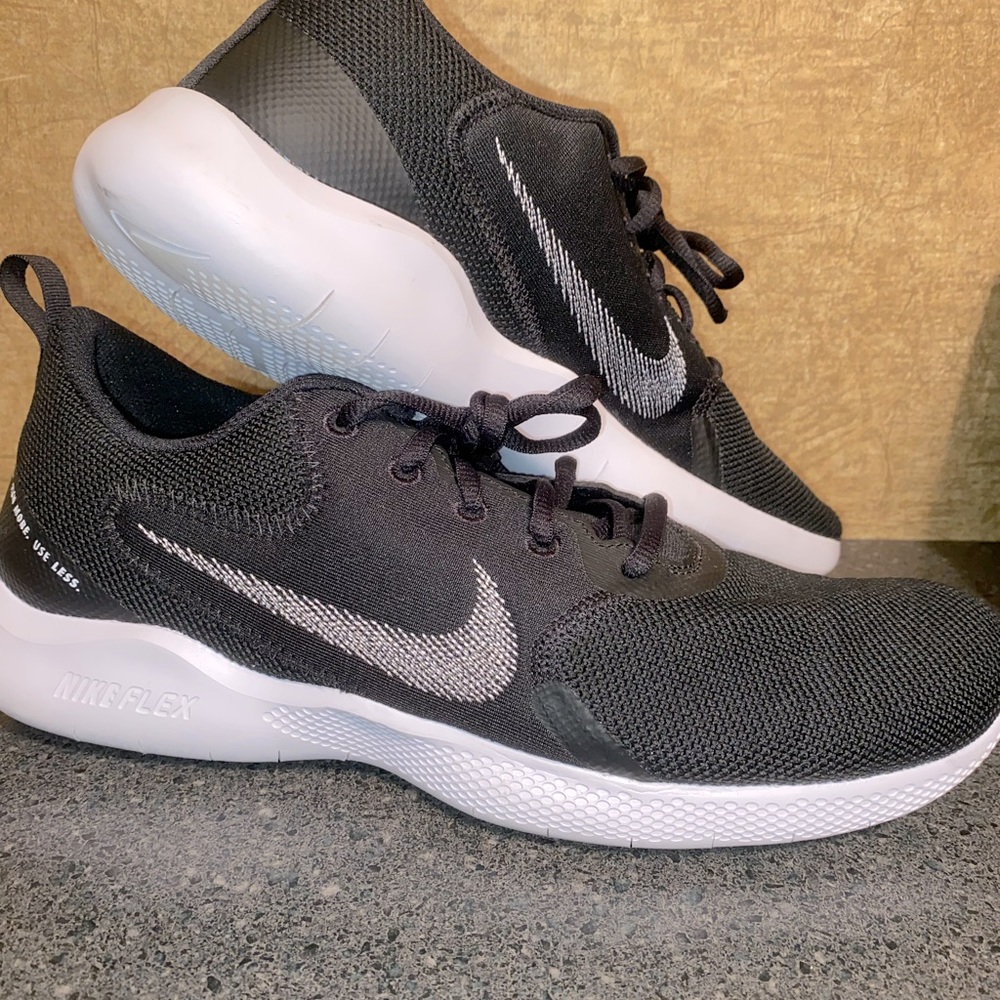 Mens Nike Flex Run 10 Running Shoes